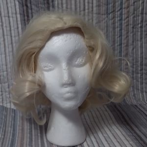 WELLKAGE short blonde Marilyn Monroe cos-play wig